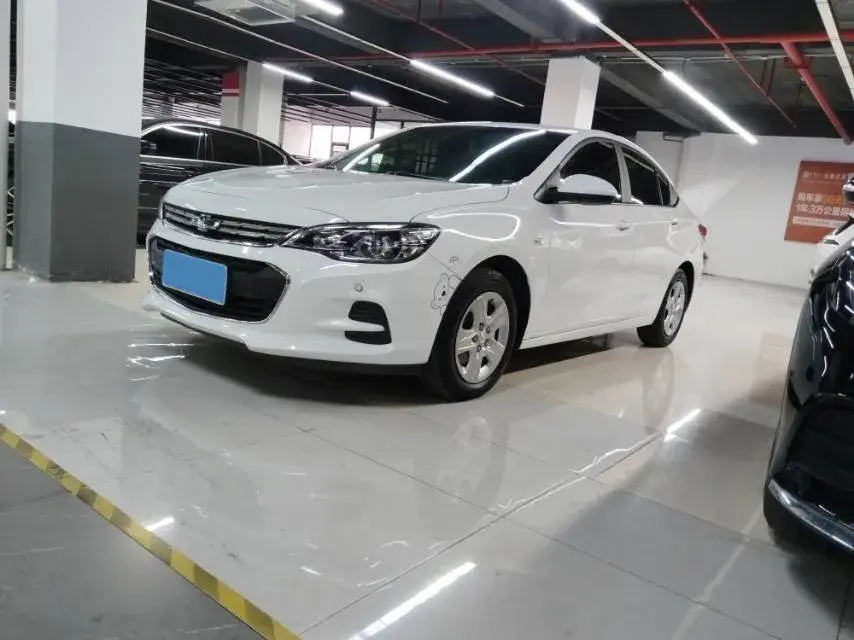 2019 CHEVROLET CAVALIER view 1