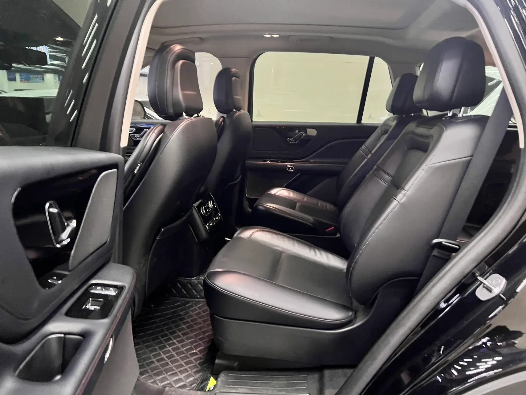 2023 LINCOLN AVIATOR thumbnail 4