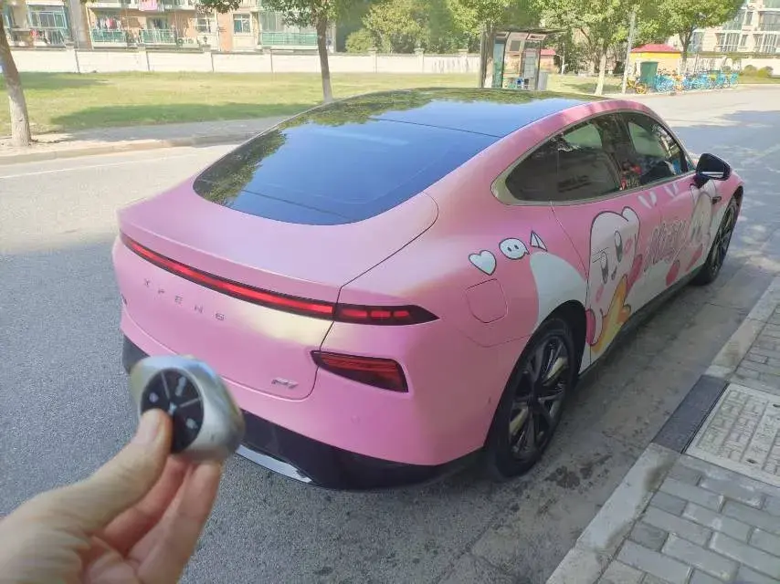 2021 XPENG P7 thumbnail 3