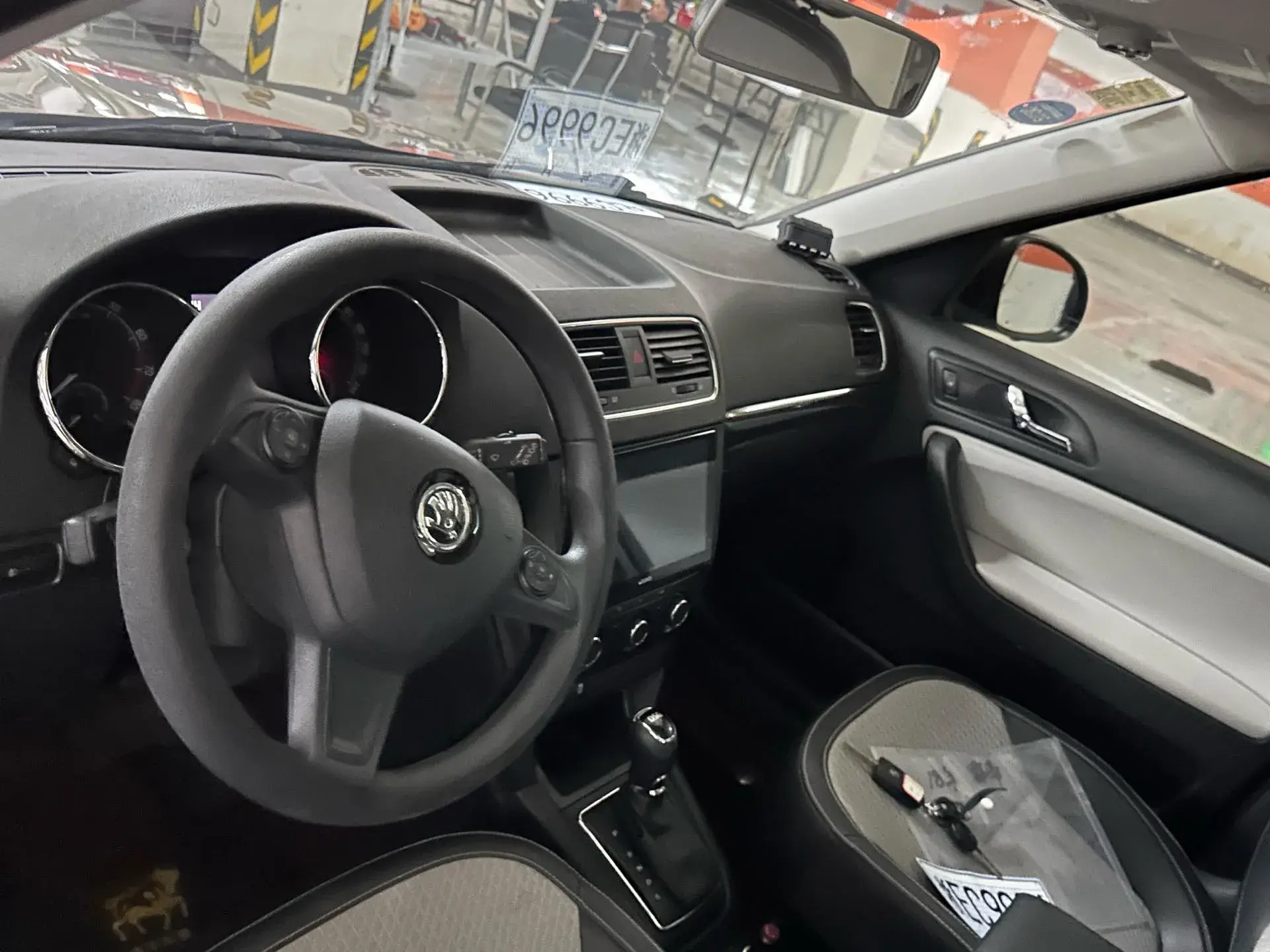 2017 SKODA YETI thumbnail 4