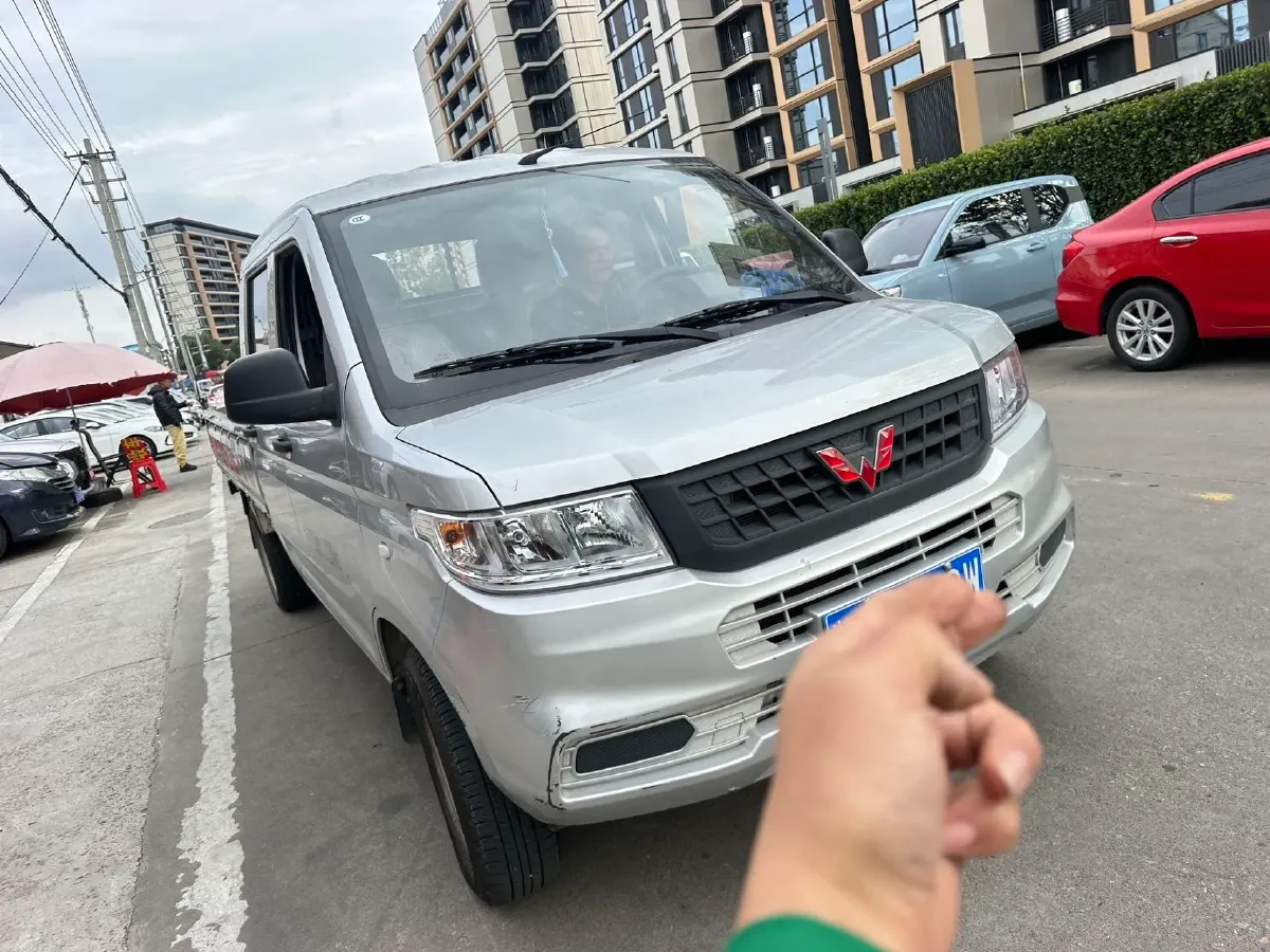 2021 WuLing RongGuang Mini Truck Special 1.5L 99HP L4 5MT,autocango,china used car exporter,china ev exporter,chinese used car exporter,chinese used ev exporter