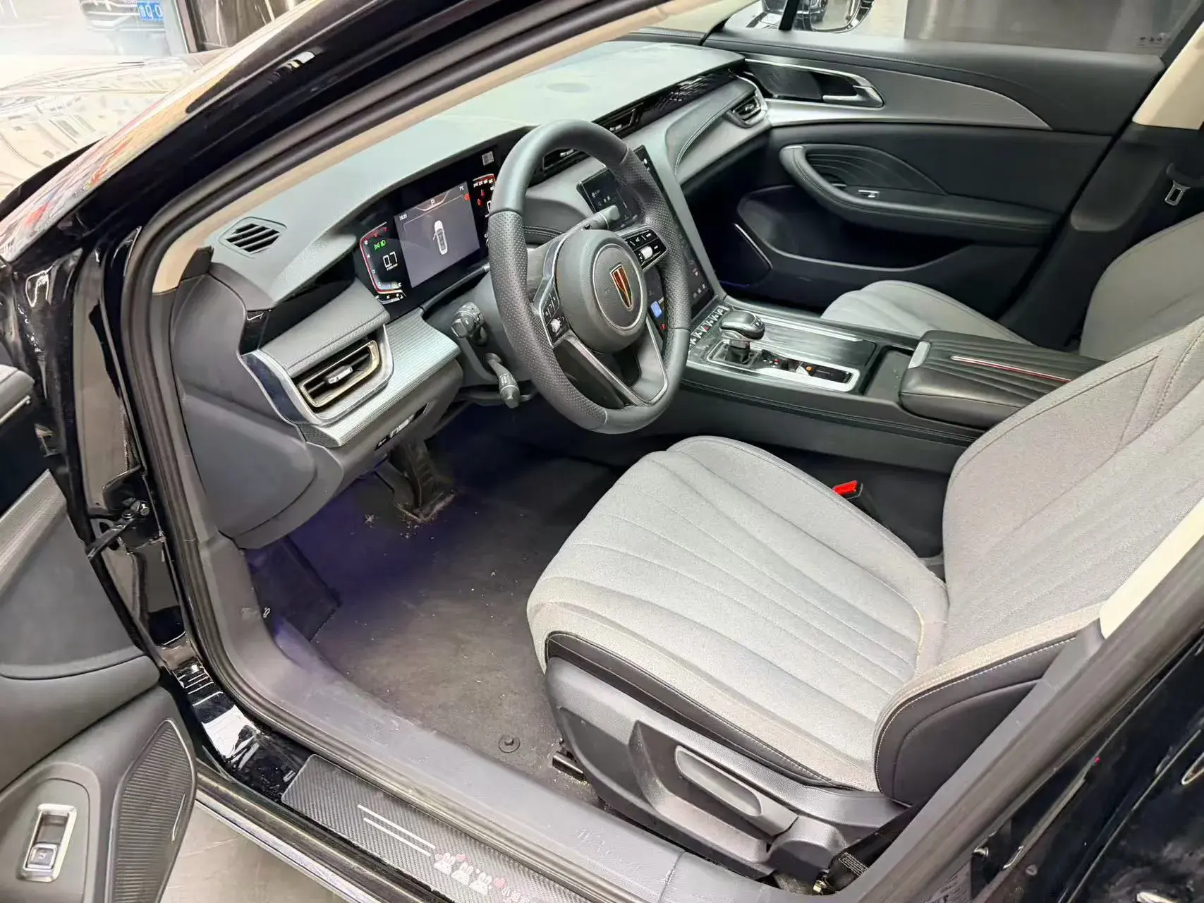 2023 HONGQI H5 thumbnail 4