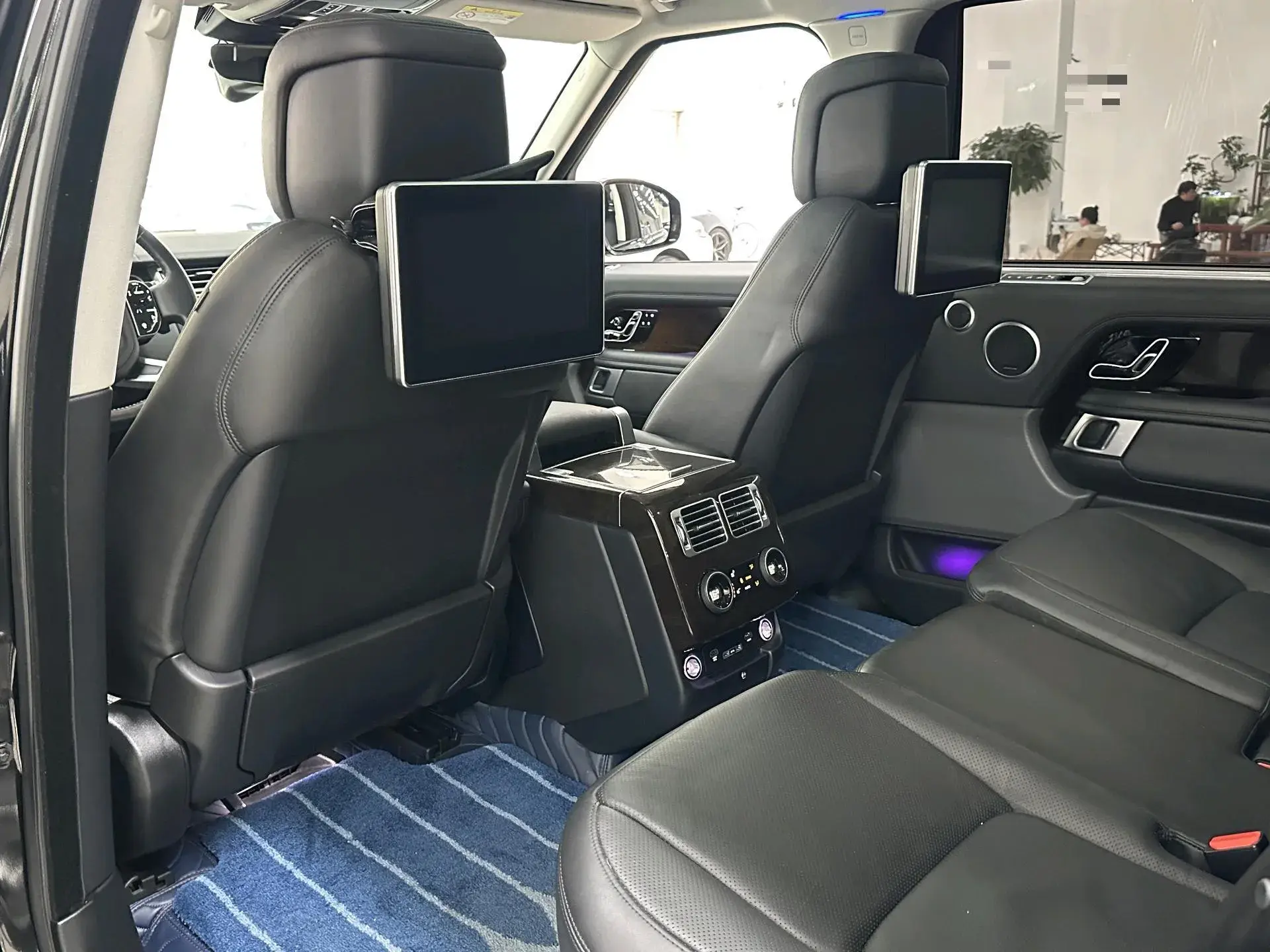 2021 LAND ROVER thumbnail 4