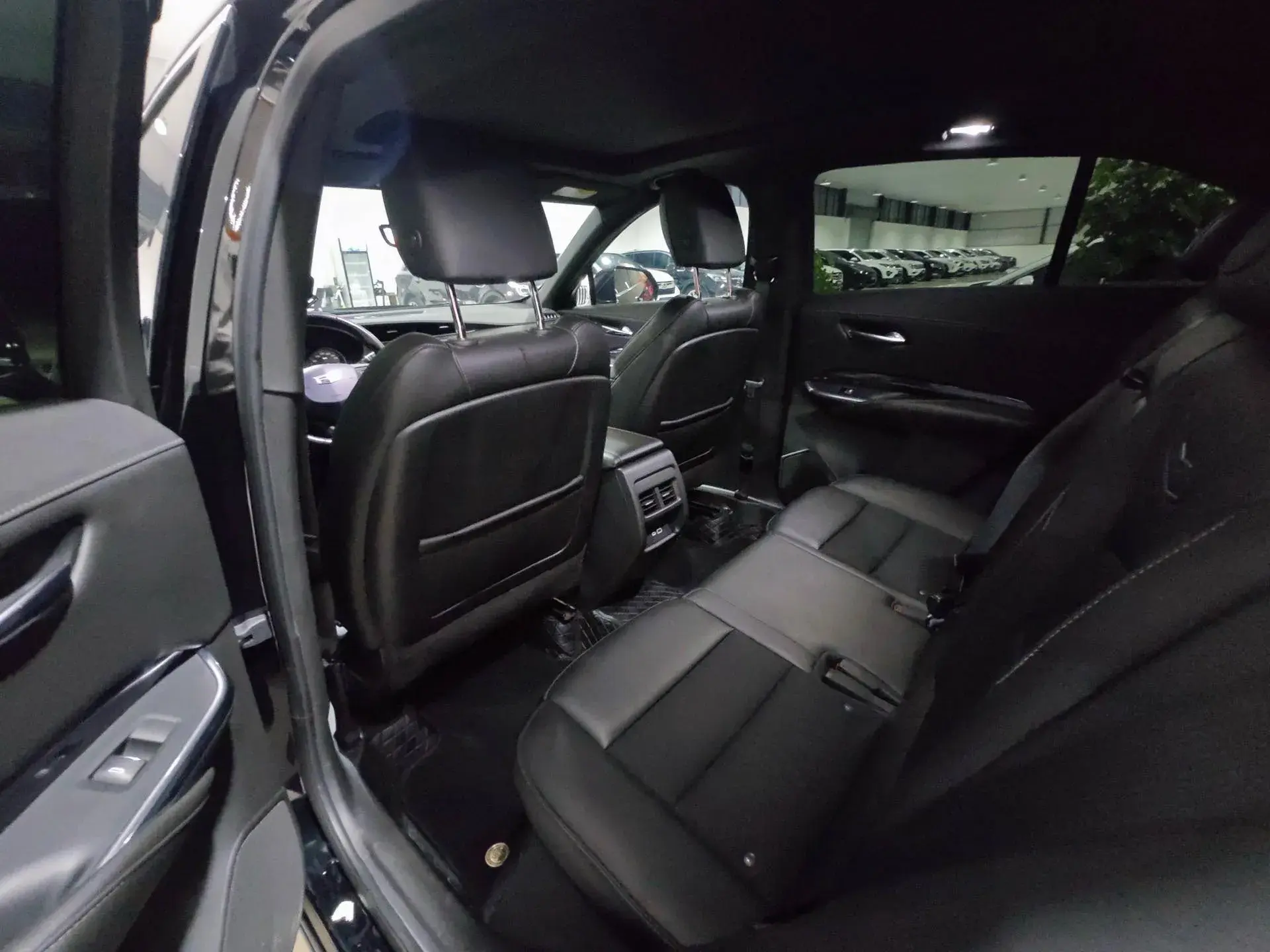 2022 CADILLAC XT4 thumbnail 4