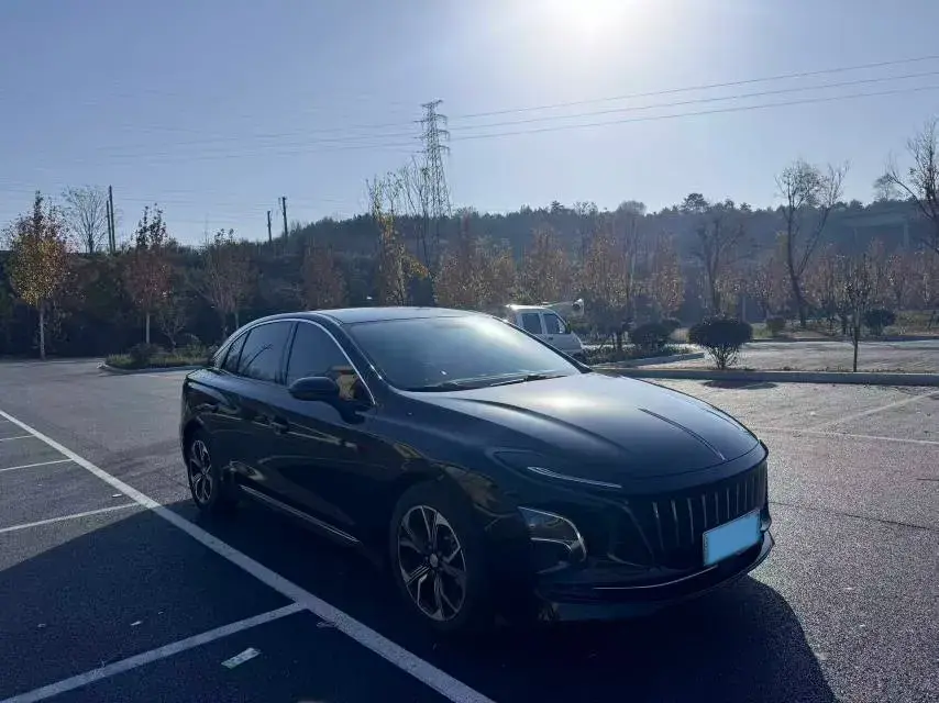 2022 HONGQI E-QM5 thumbnail 3