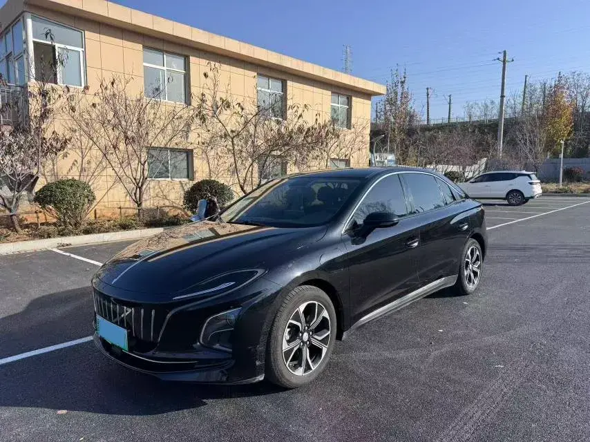 2022 HONGQI E-QM5 view 1