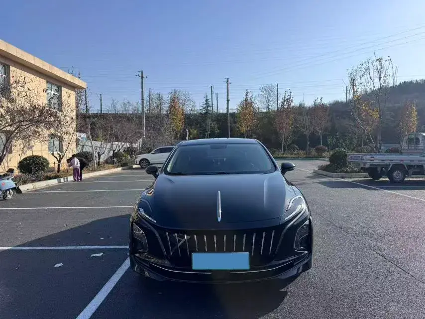 2022 HONGQI E-QM5 thumbnail 2