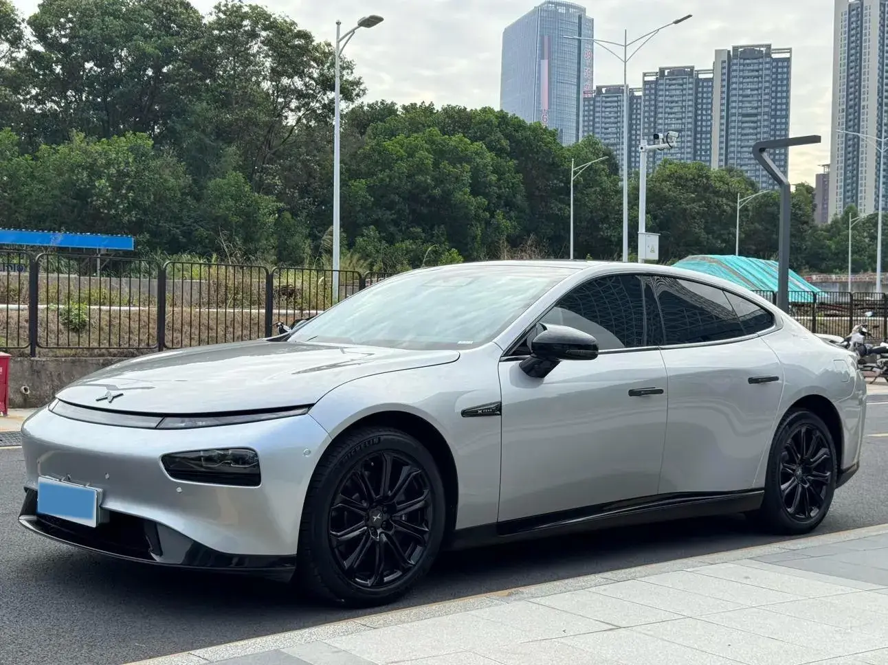 2023 XPENG P7 view 1