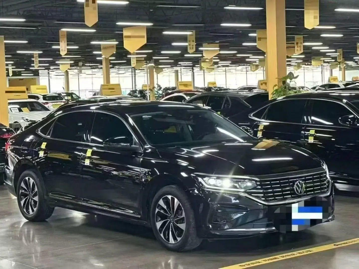 2022 VOLKSWAGEN PASSAT thumbnail 2