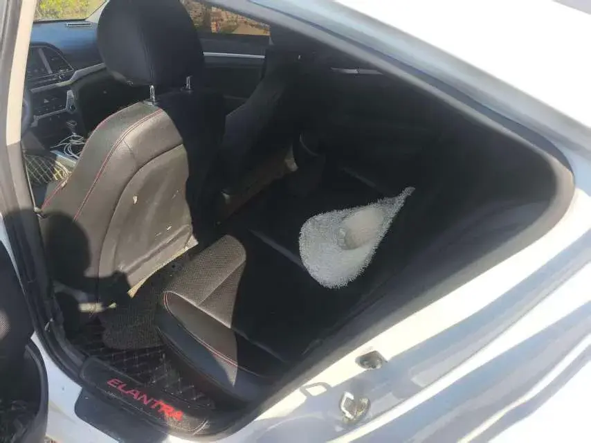 2016 HYUNDAI ELANTRA thumbnail 3