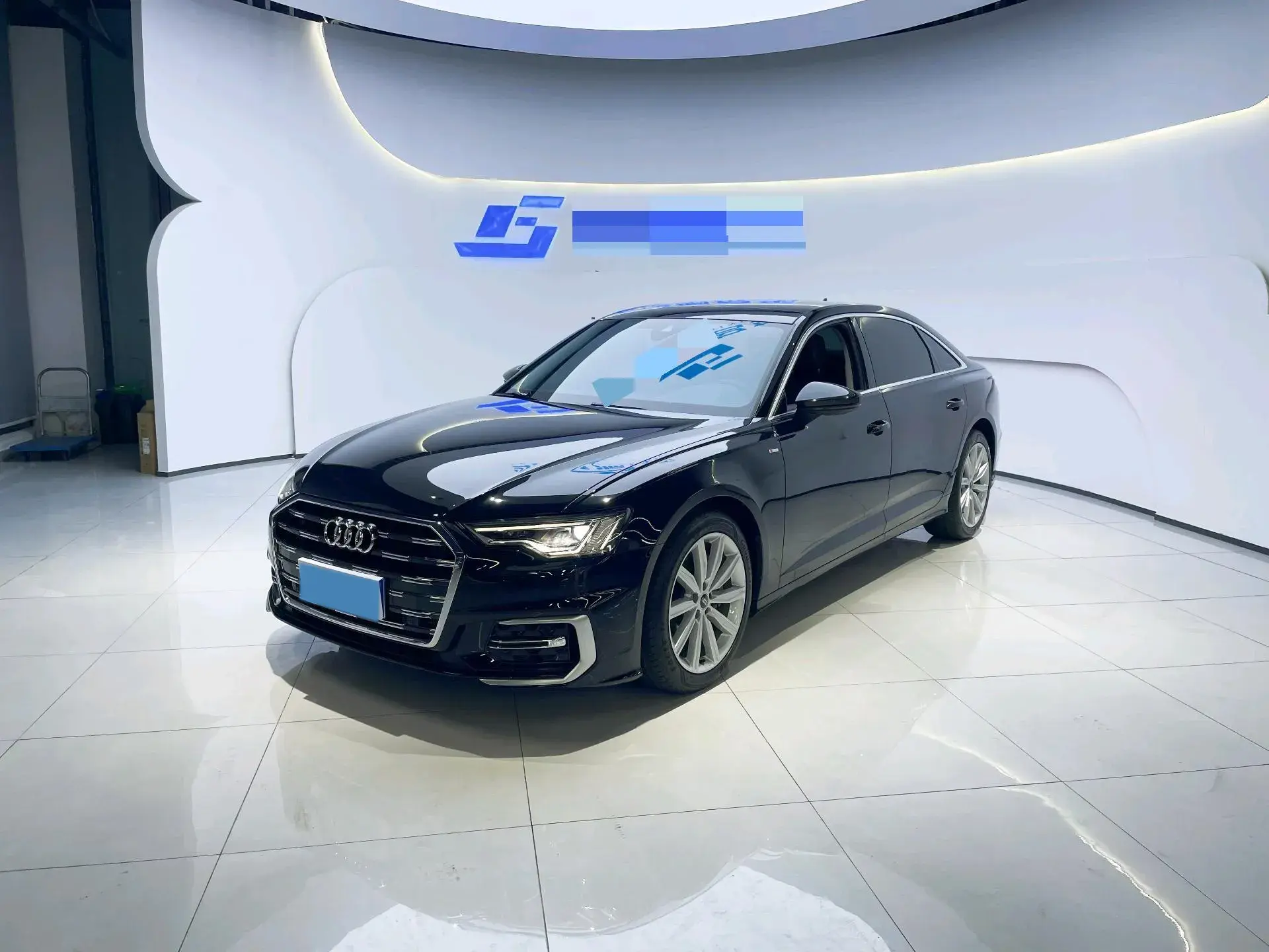 2023 AUDI A6L view 1