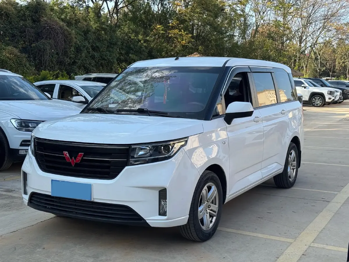 2019 WuLing HongGuang Plus 1.5T 147HP L4 6MT