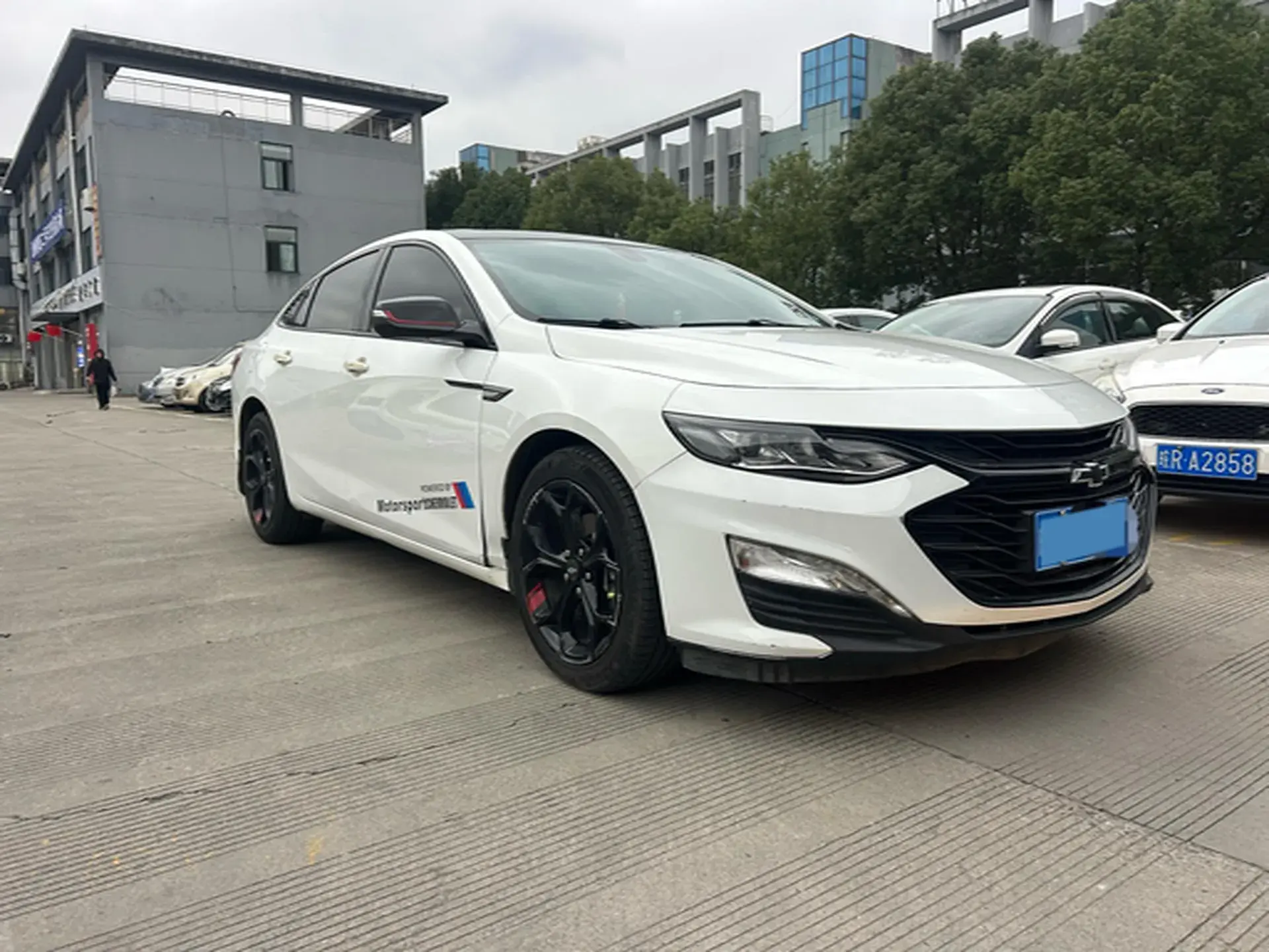 2019 CHEVROLET MALIBU thumbnail 2