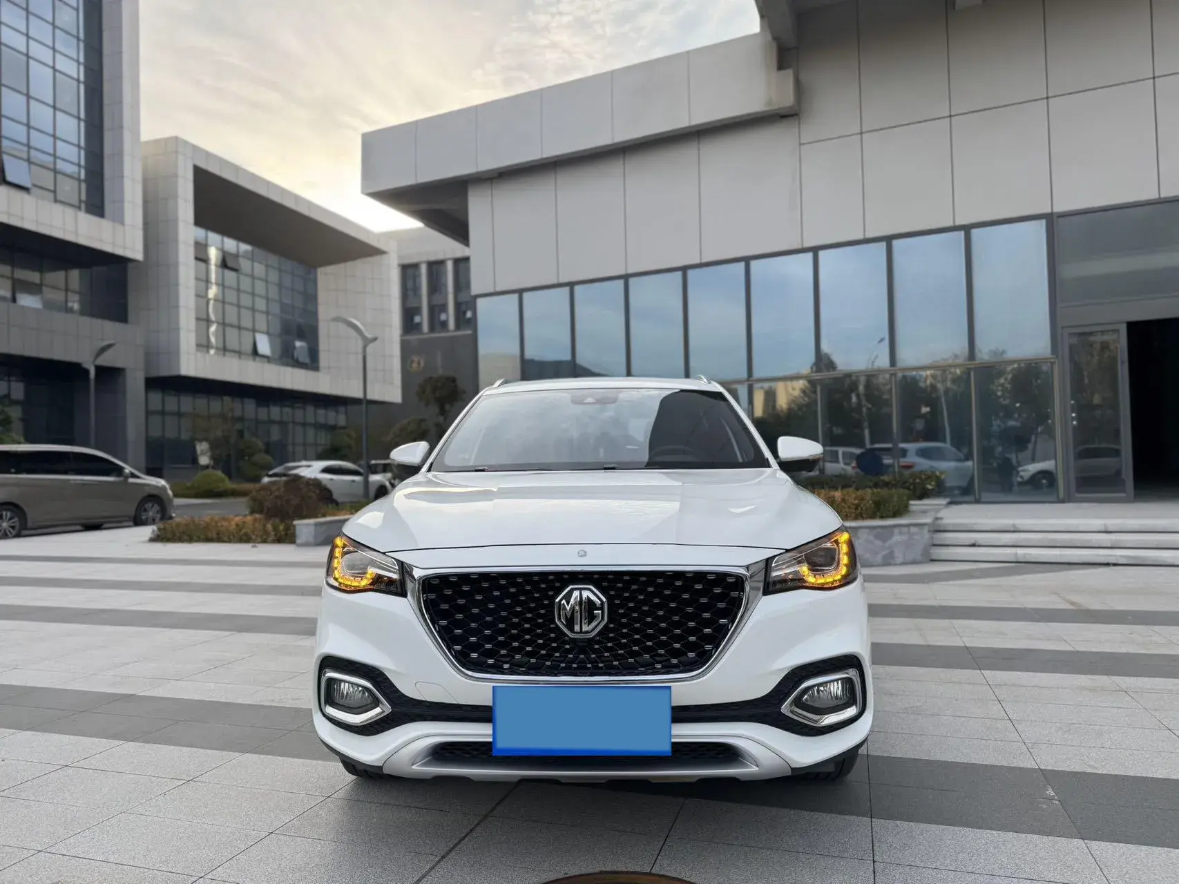 2019 MG HS thumbnail 2