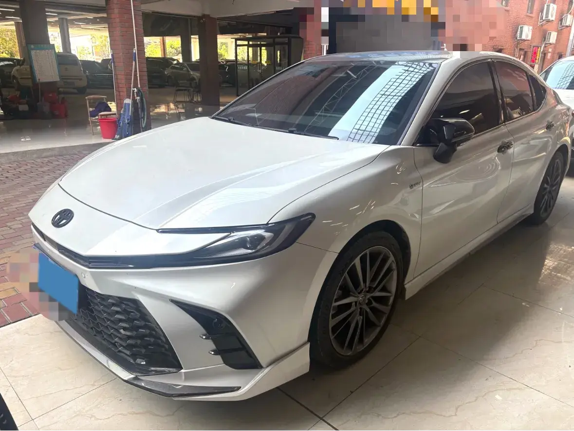 2024 Toyota Camry 2.0L 152HP L4 E-CVT Hybrid