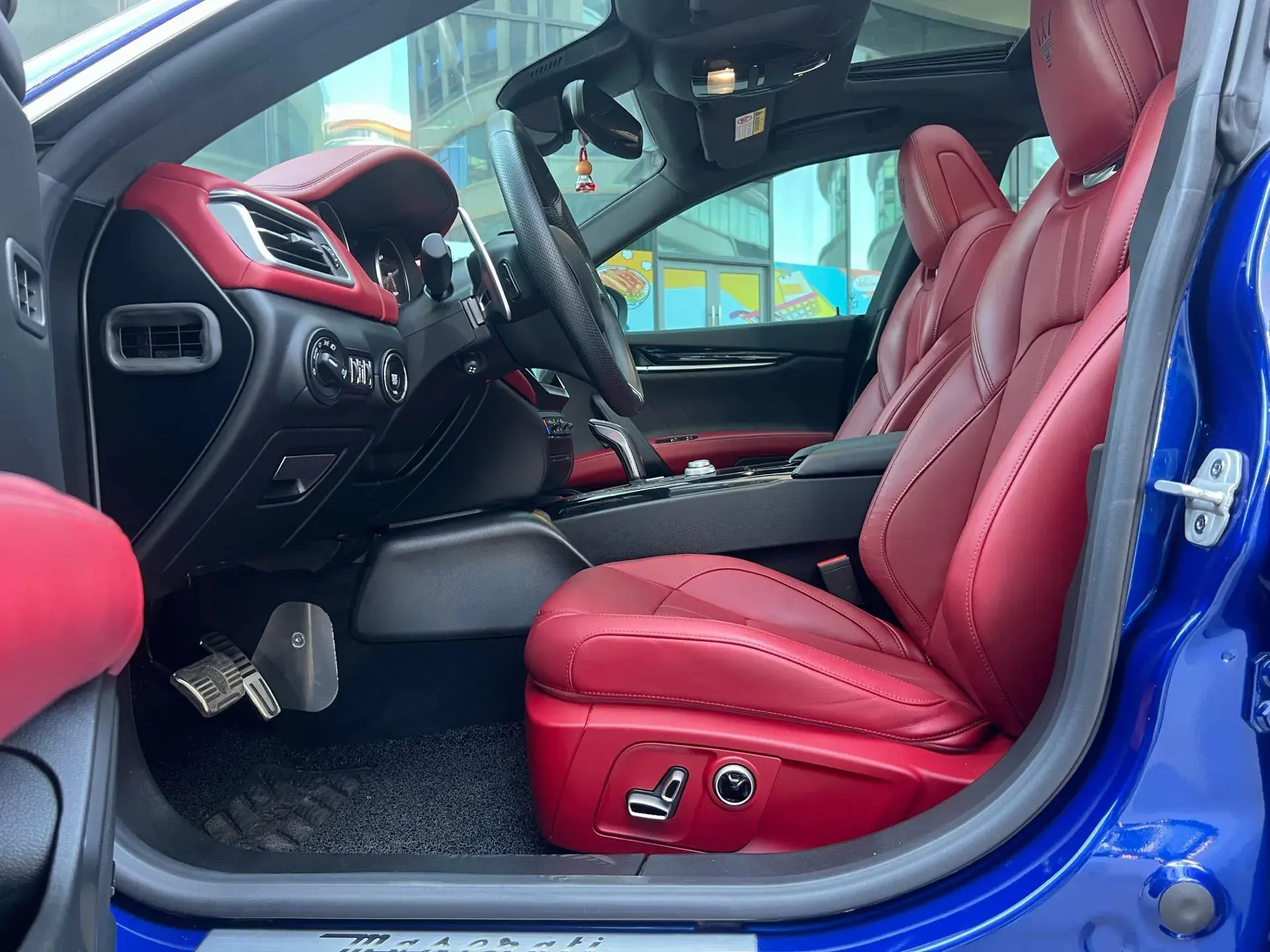 2023 MASERATI GHIBLI thumbnail 4