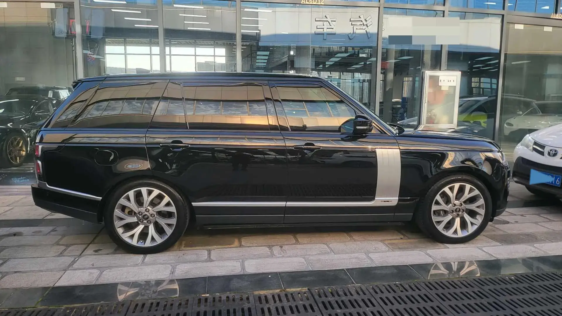 2021 LAND ROVER thumbnail 3