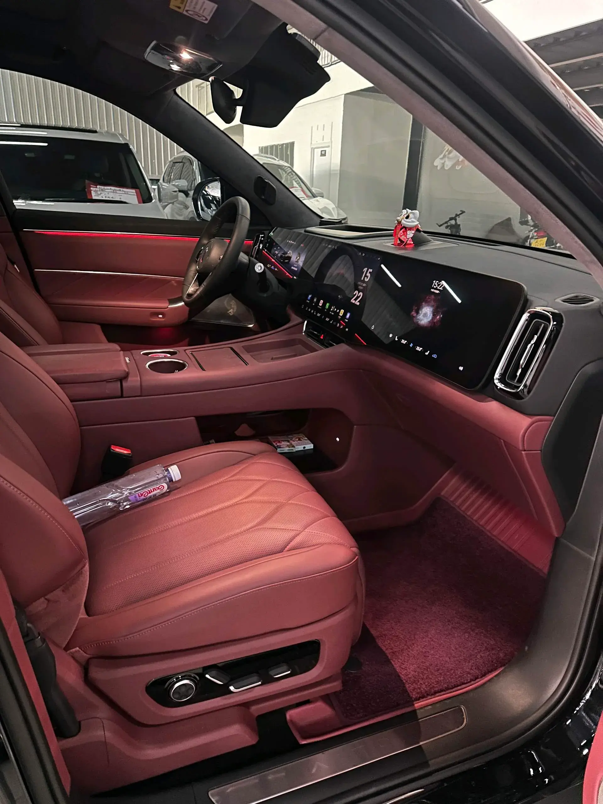 2025 AITO AITO thumbnail 3