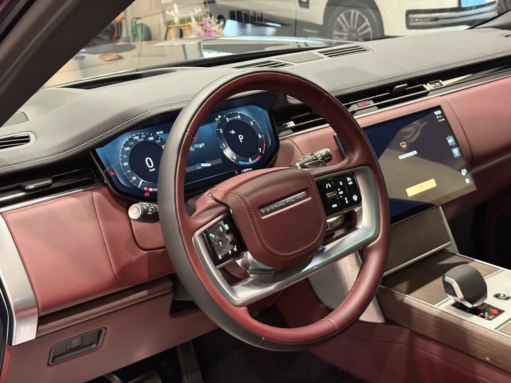 2025 LAND ROVER thumbnail 2