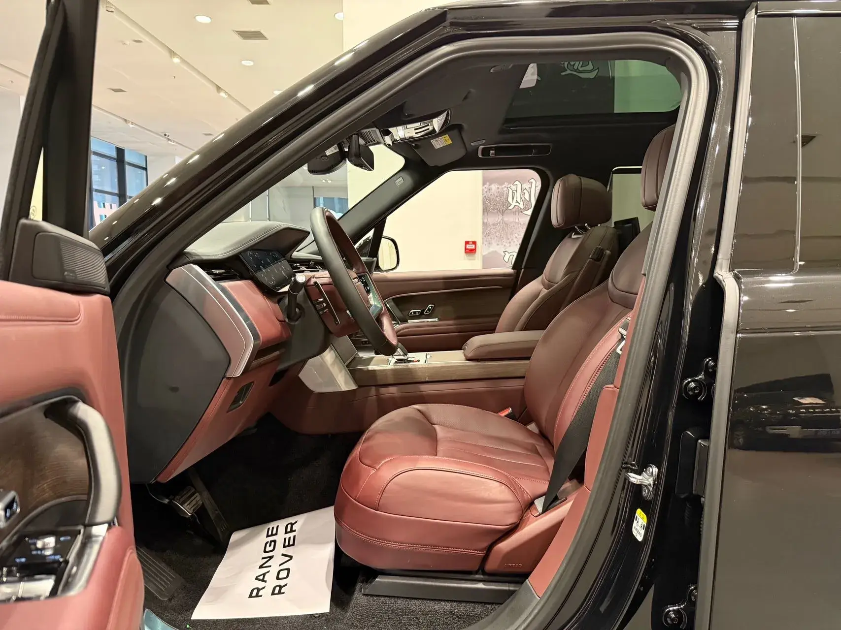 2025 LAND ROVER thumbnail 3