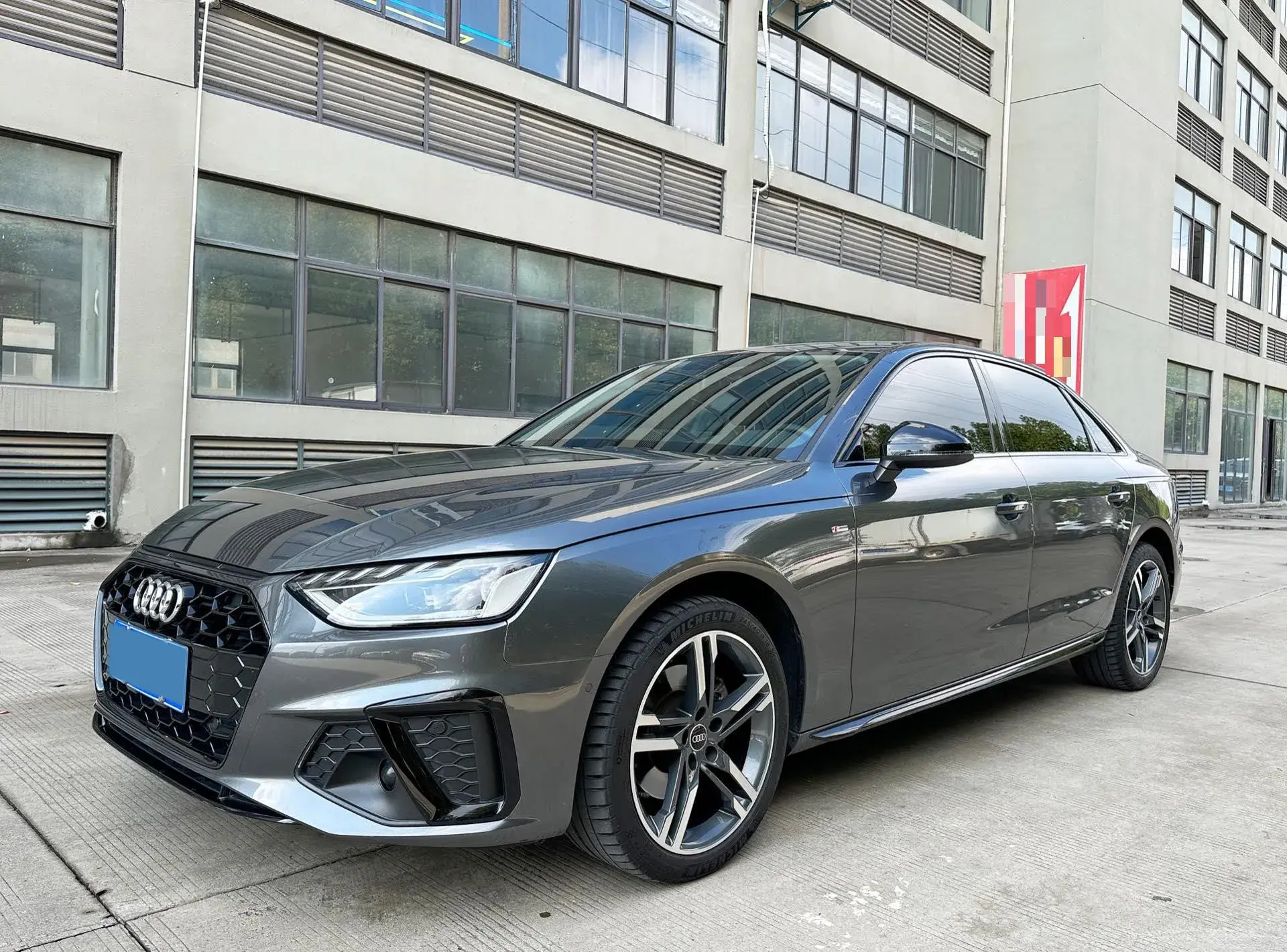 2022 AUDI A4L view 1