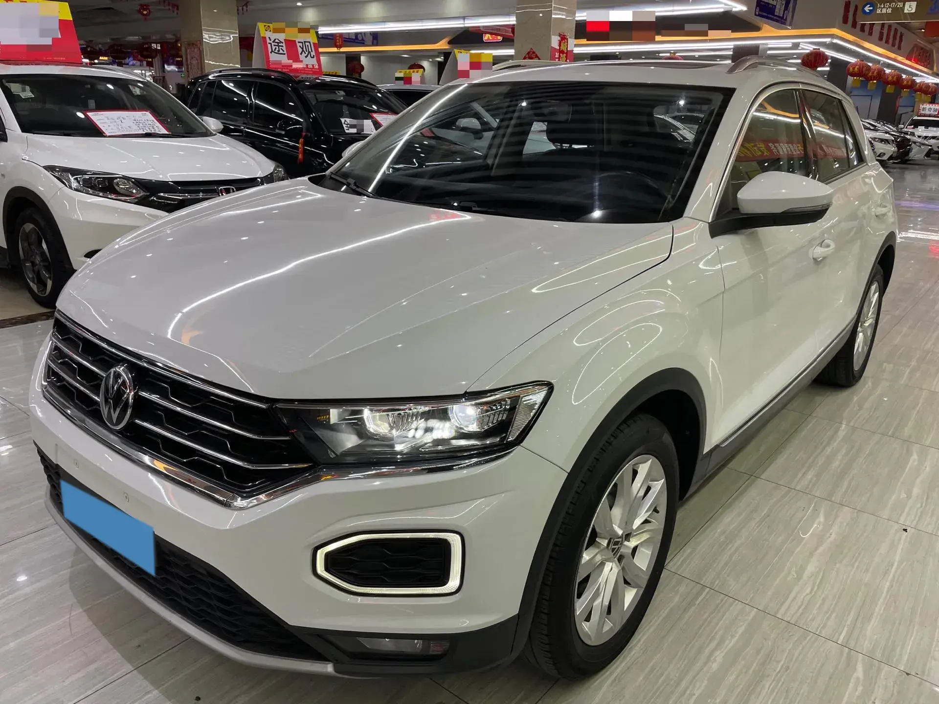 2022 VOLKSWAGEN T-ROC view 1