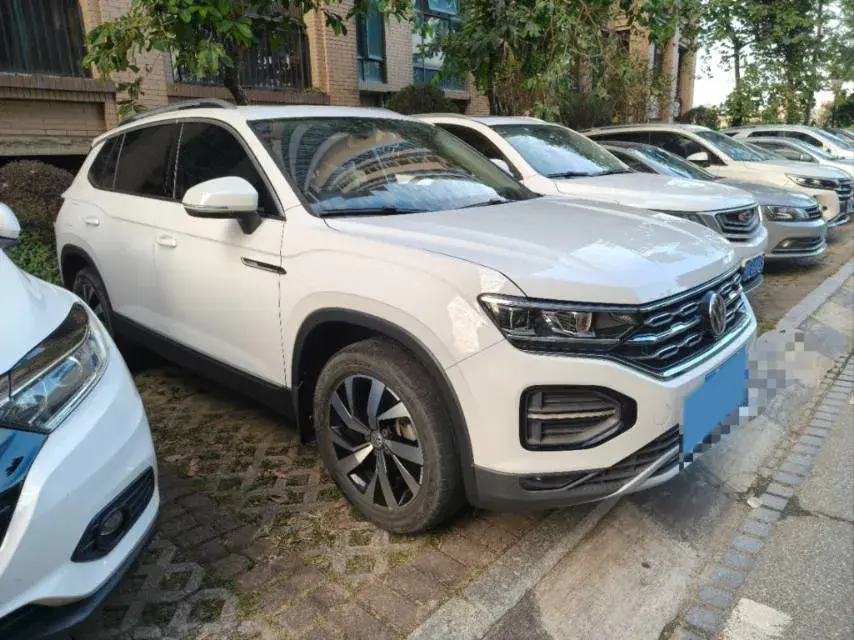 2021 VOLKSWAGEN TAYRON thumbnail 3