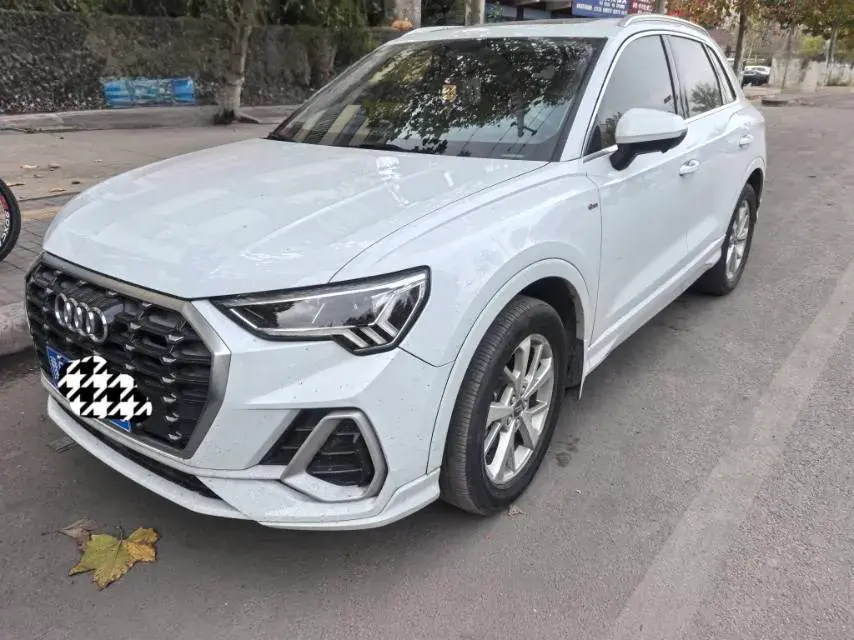 2019 AUDI Q3 view 1