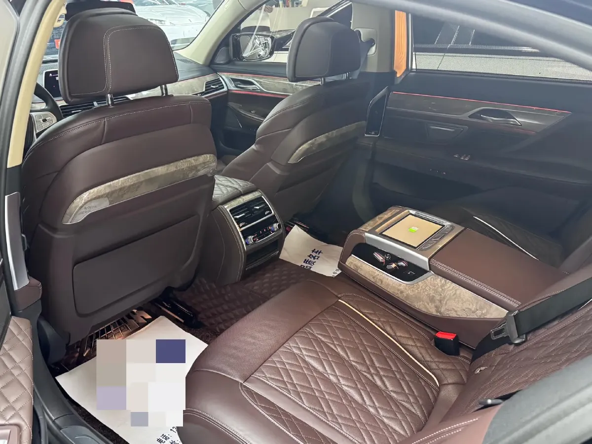 2021 BMW 7 Series 3.0T 340HP L6 8AT,autocango,china used car exporter,china ev exporter,chinese used car exporter,chinese used ev exporter