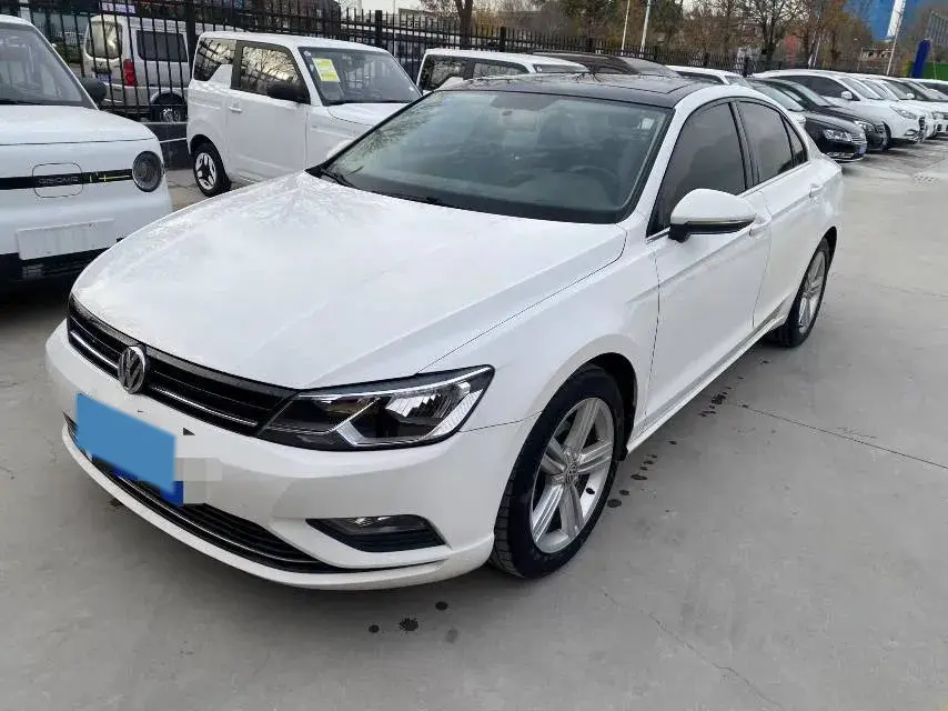 2018 VOLKSWAGEN LAMANDO view 1