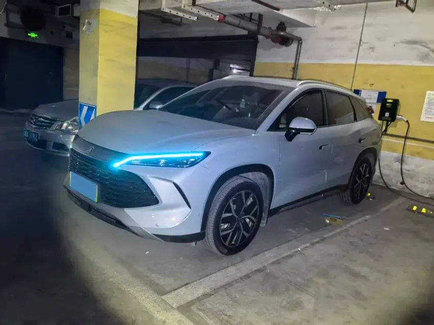 2024 BYD SONGL view 1