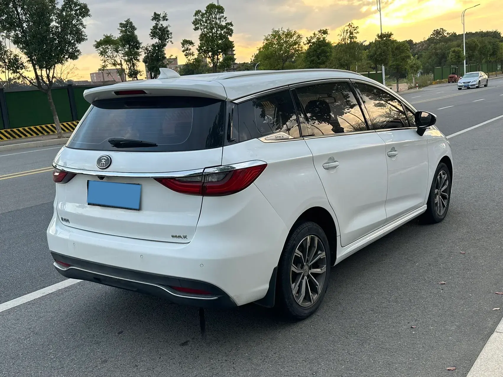 2019 BYD SONG thumbnail 3