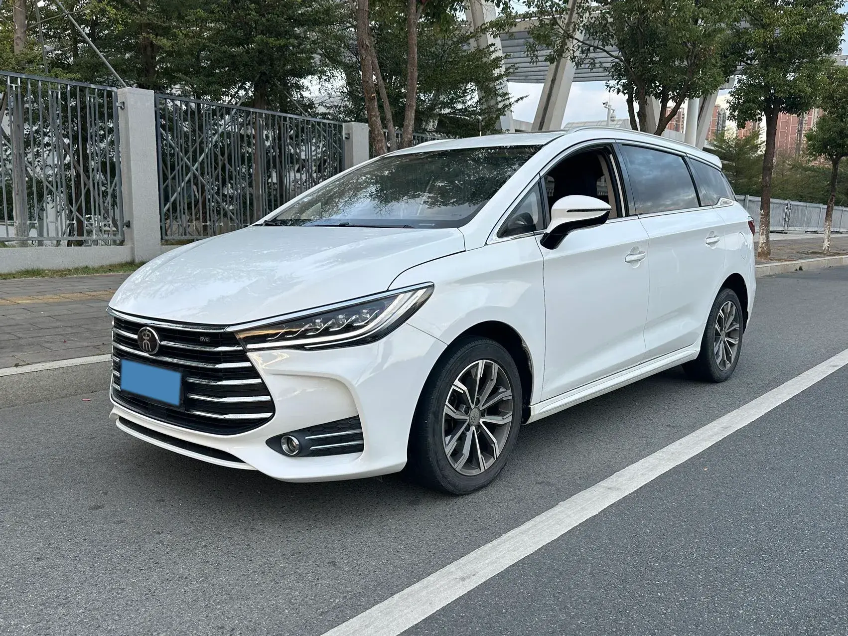 2019 BYD SONG view 1