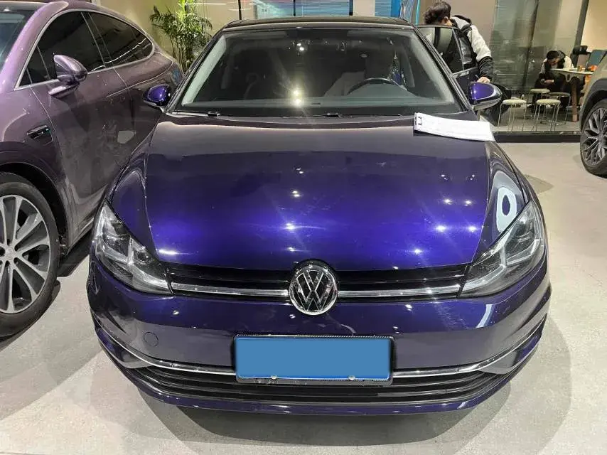 2019 VOLKSWAGEN GOLF thumbnail 3
