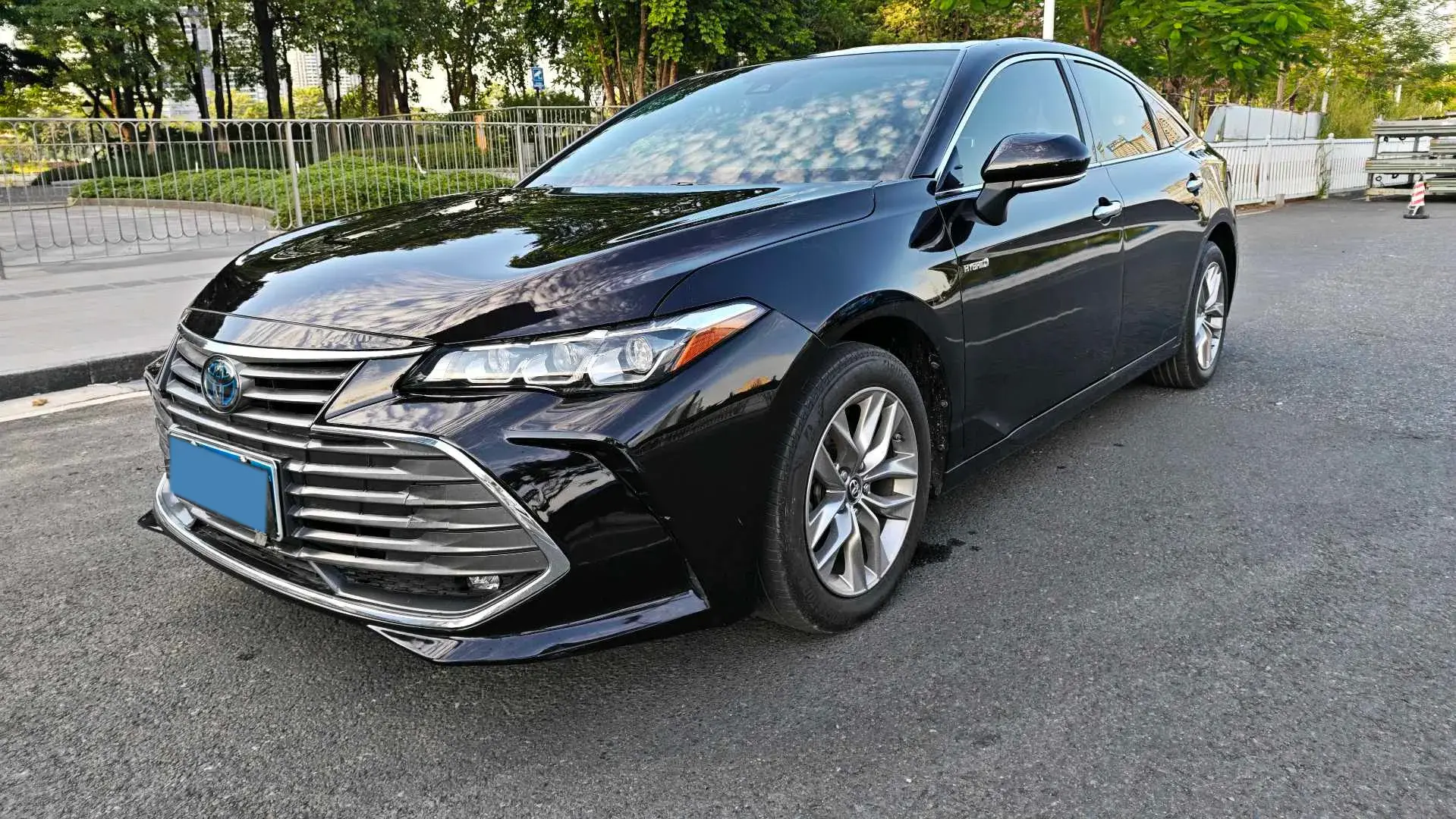 2019 TOYOTA AVALON view 1