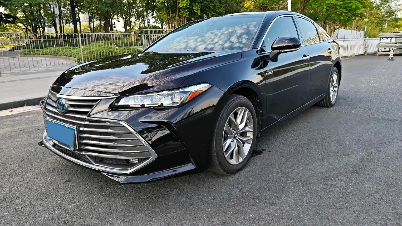 2019 Toyota Avalon 2.5L 178HP L4 E-CVT Hybrid
