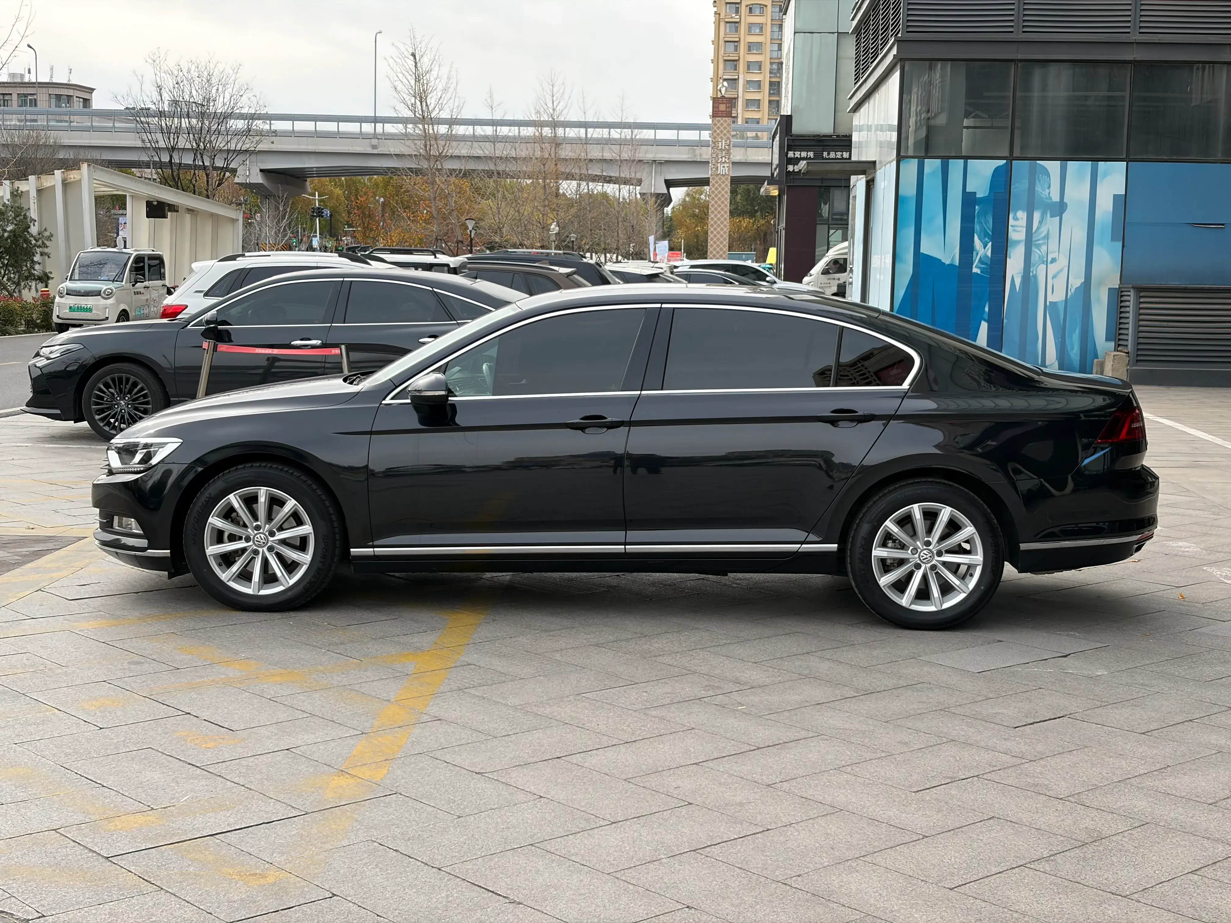 2019 VOLKSWAGEN MAGOTAN thumbnail 3