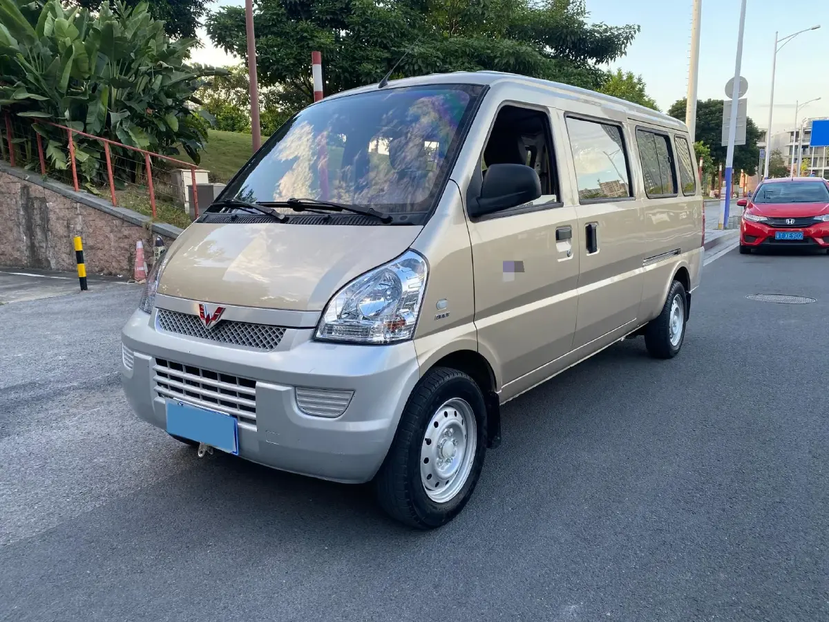 2021 WuLing RongGuang 1.5L 99HP L4 5MT