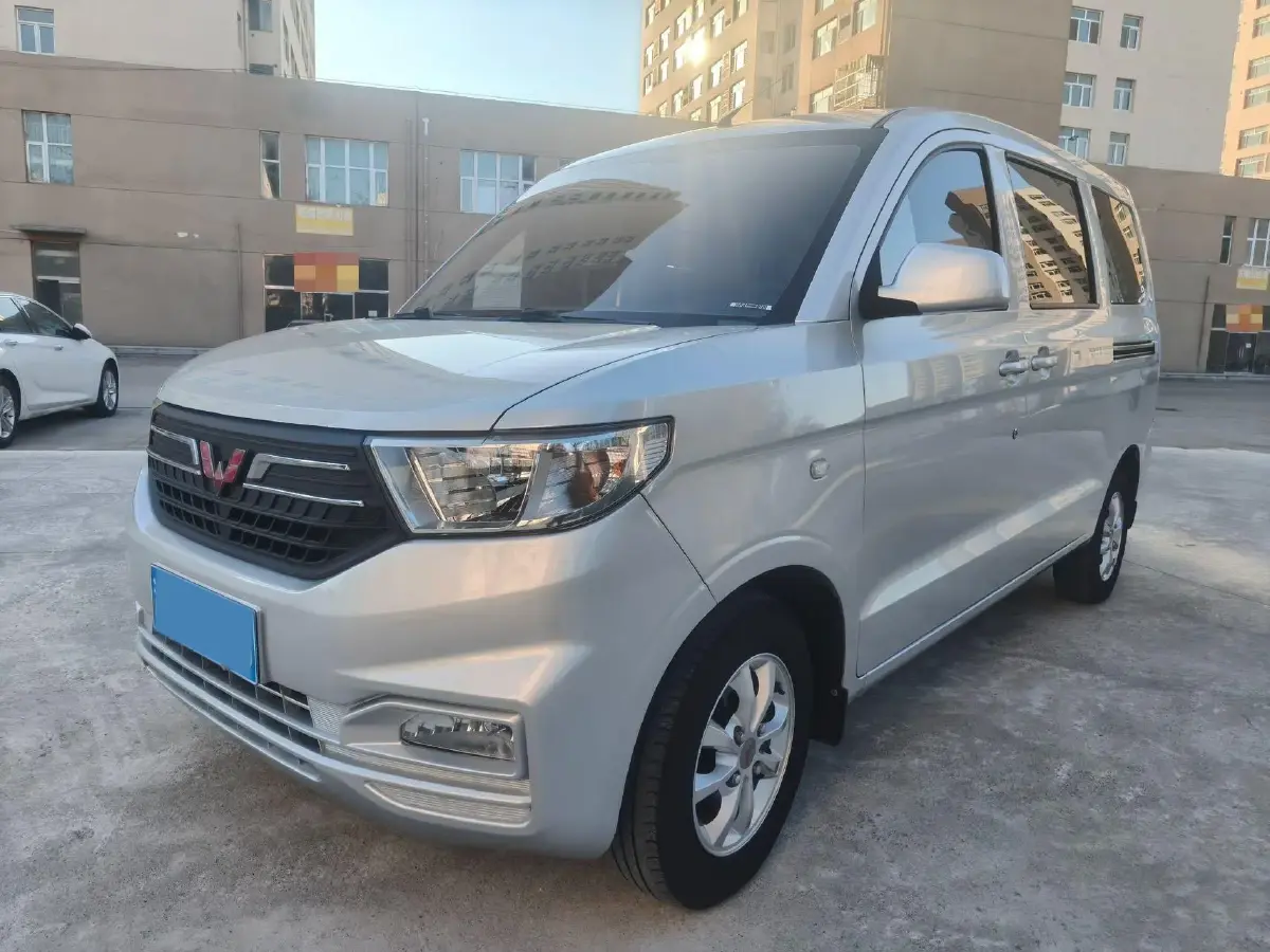 2021 WuLing HongGuang V 1.2L 76HP L4 5MT