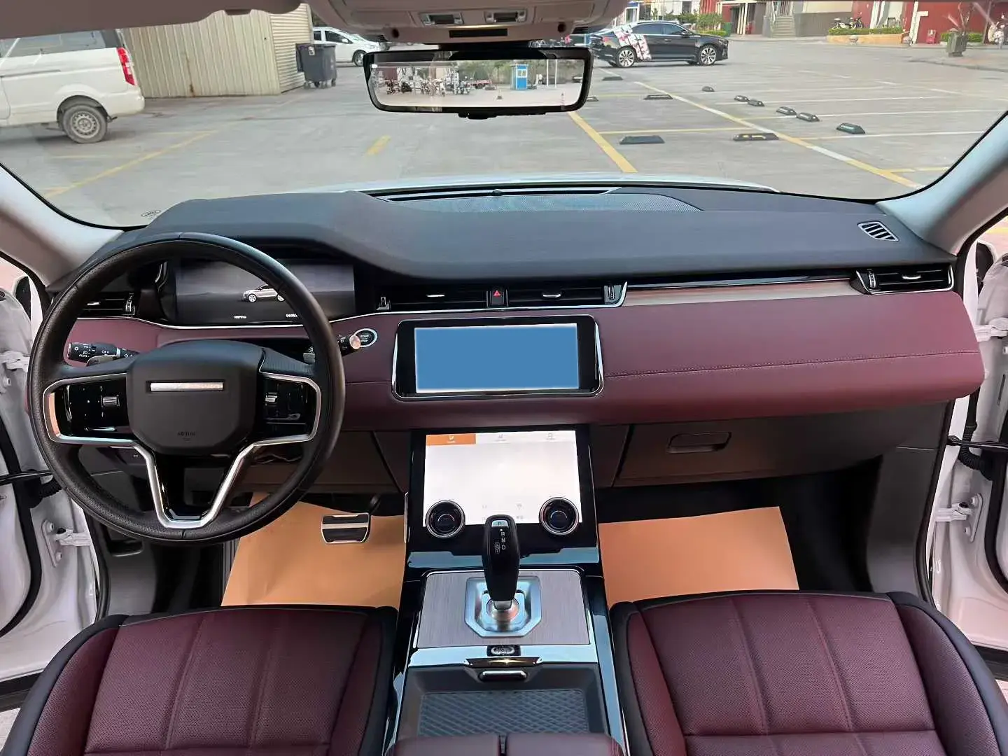 2023 LAND ROVER thumbnail 4