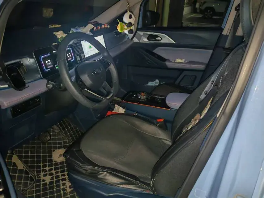 2023 GEOMETRY E thumbnail 2