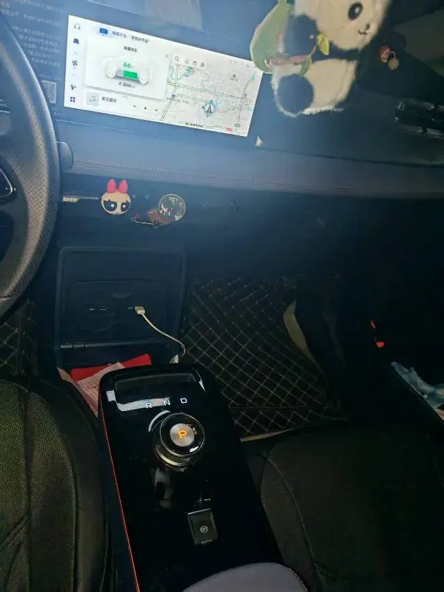 2023 GEOMETRY E thumbnail 4