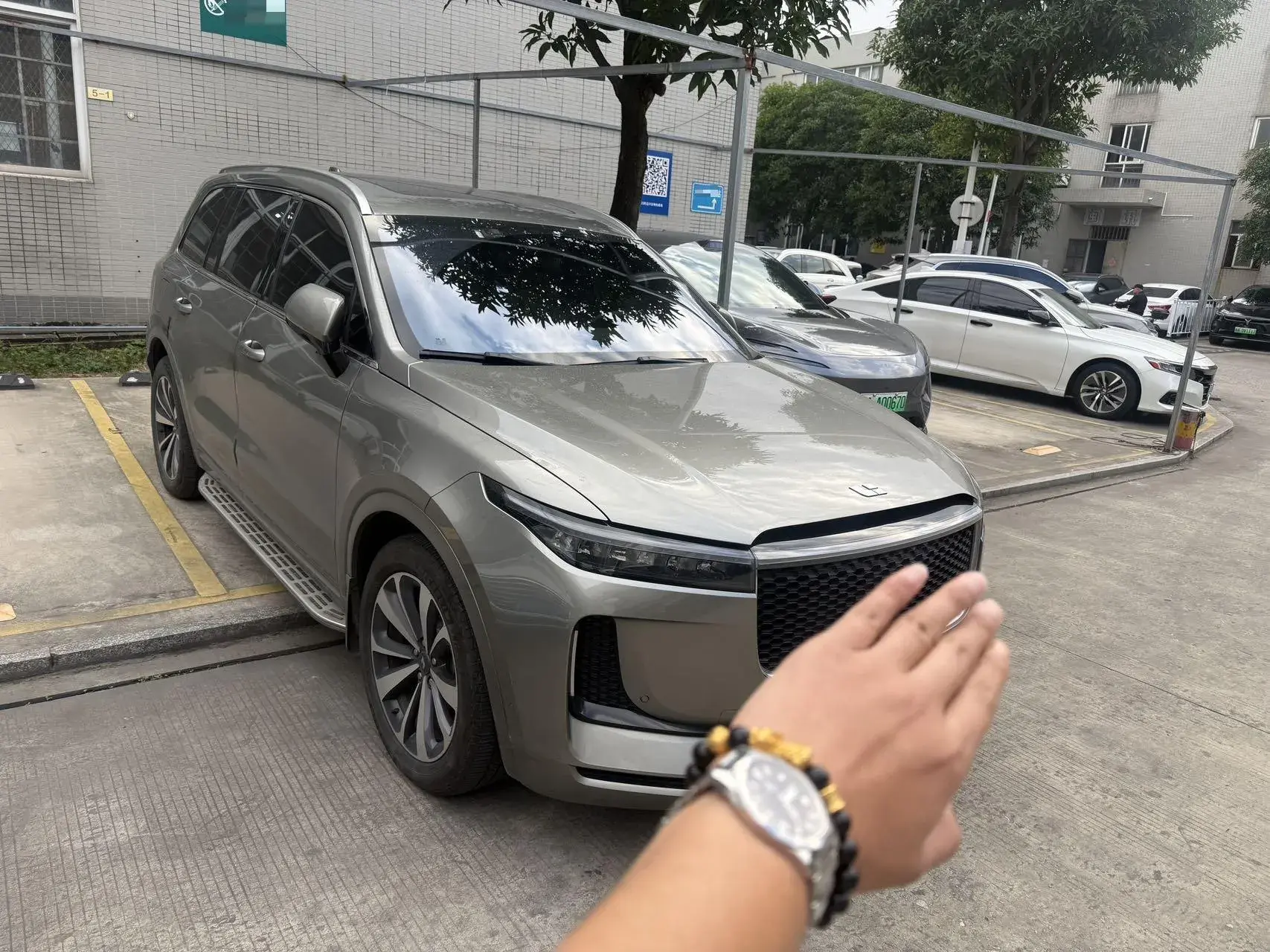 2020 LI ONE thumbnail 2