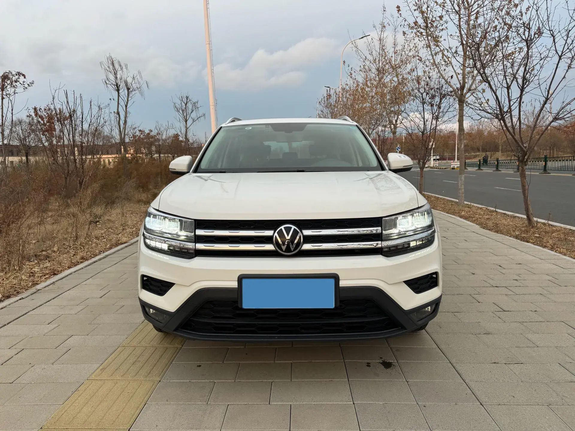 2021 VOLKSWAGEN THARU thumbnail 2