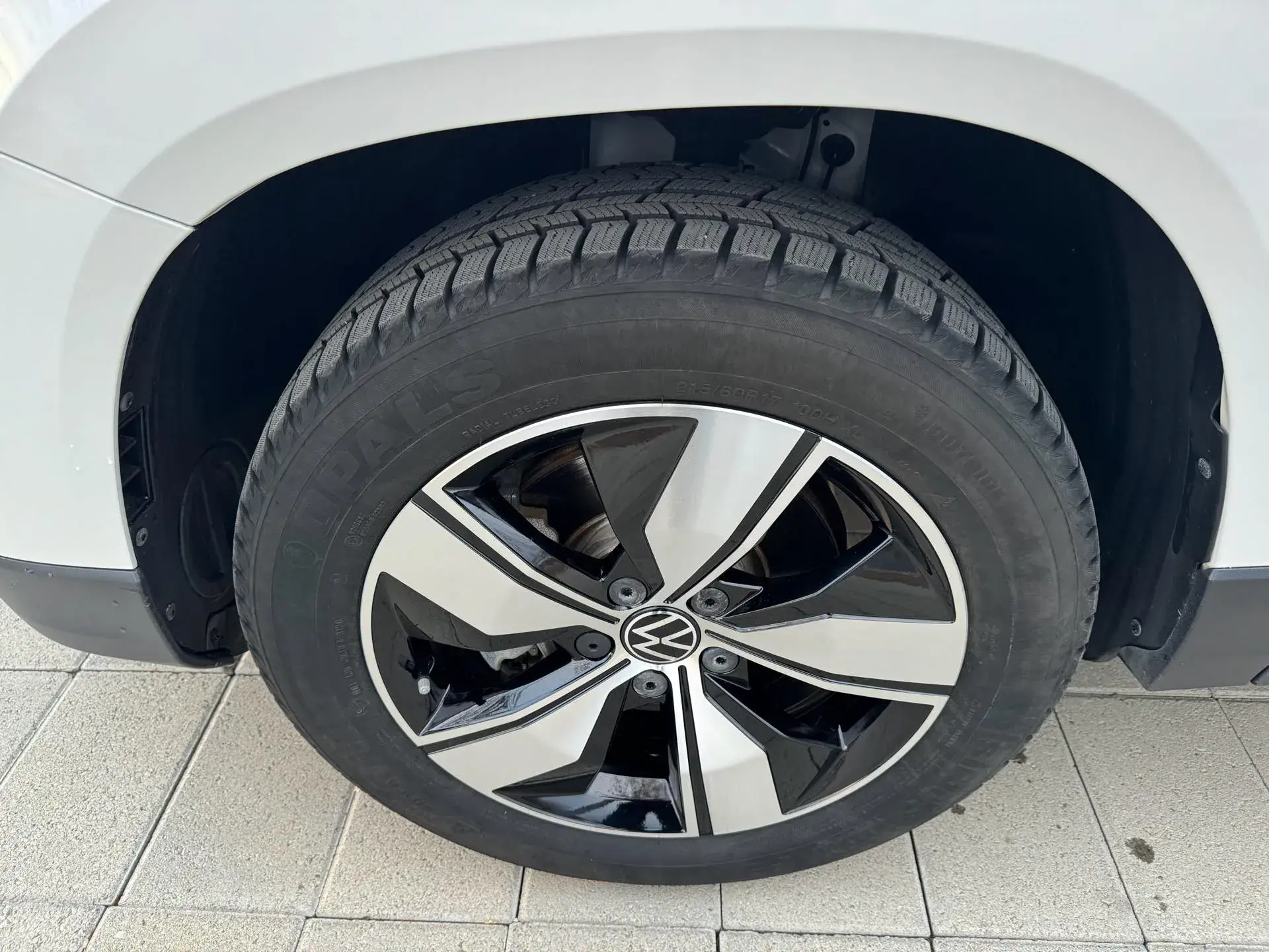 2021 VOLKSWAGEN THARU thumbnail 4