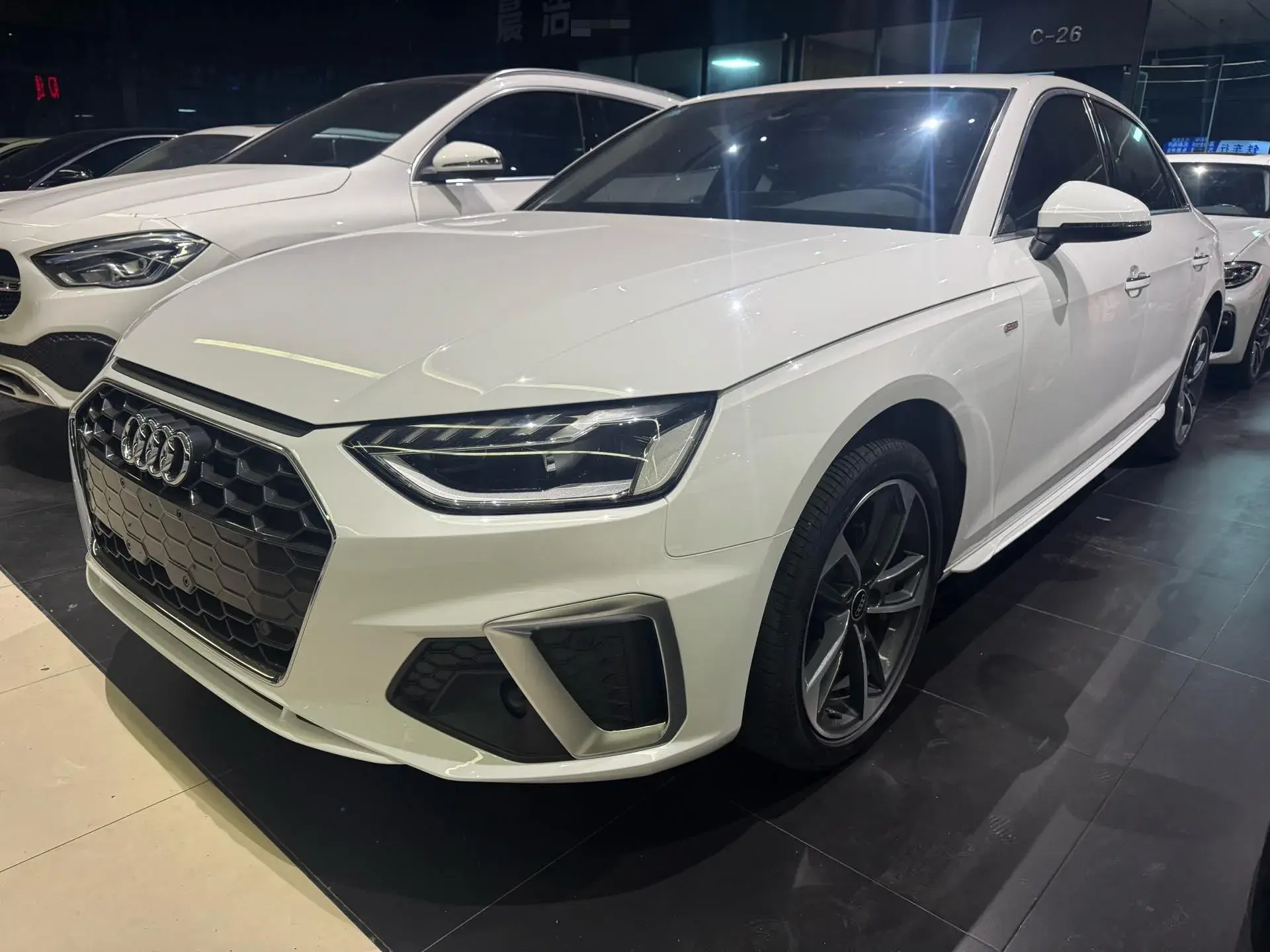 2022 AUDI A4L view 1