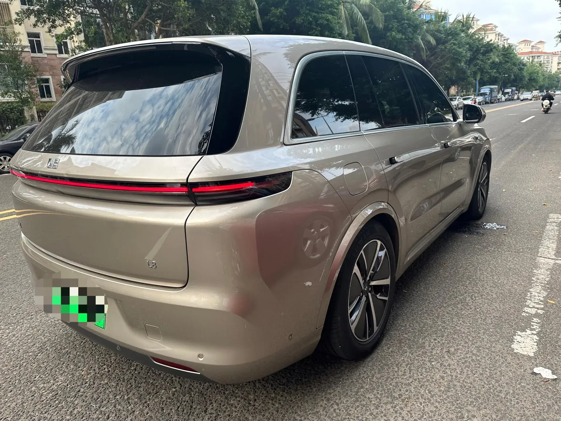 2024 LI L8 thumbnail 2