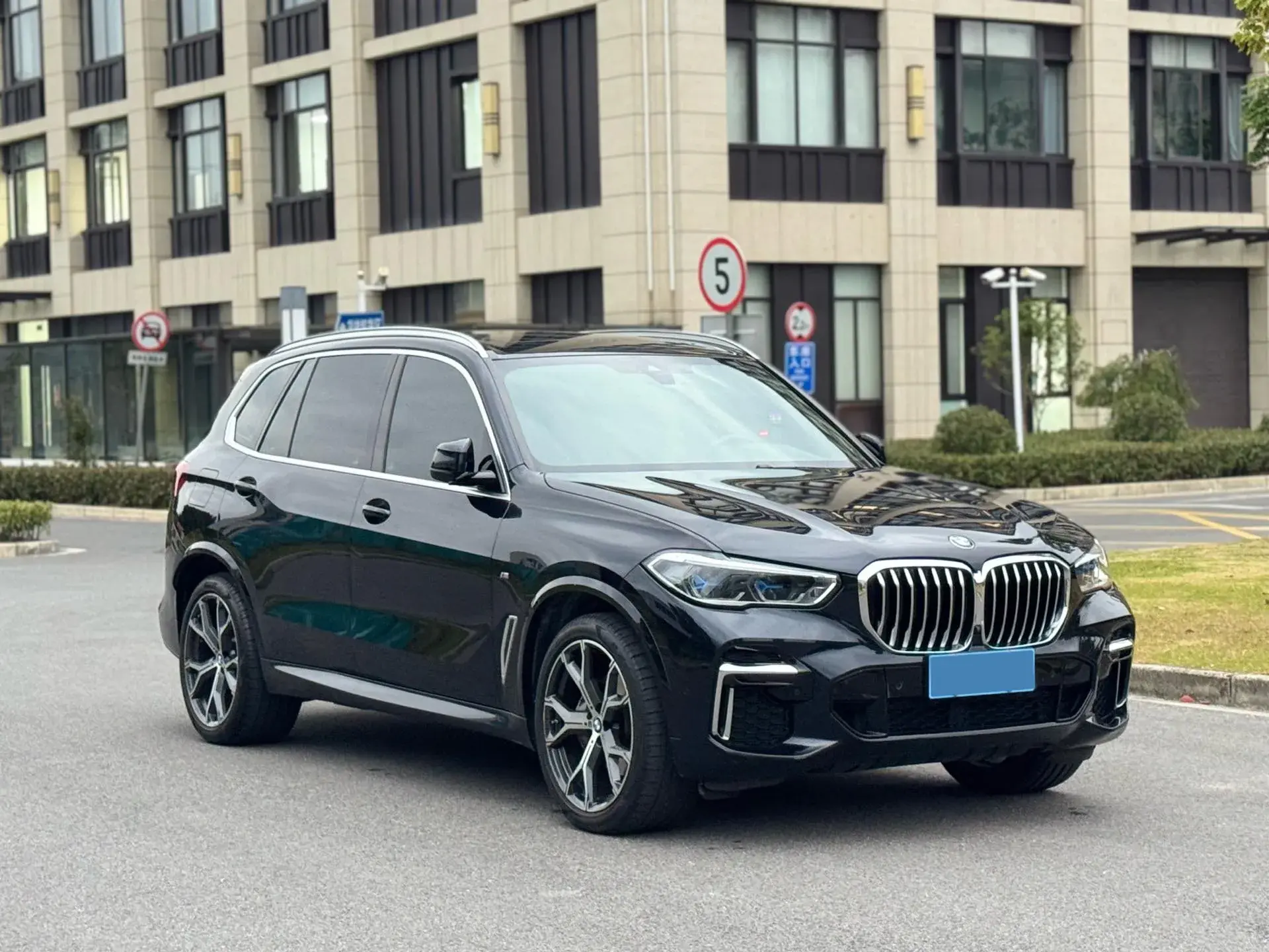 2022 BMW X5 thumbnail 3