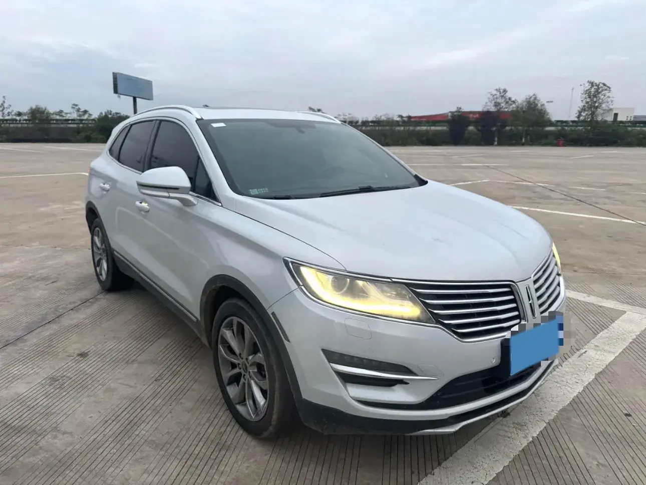 2017 LINCOLN MKC thumbnail 3