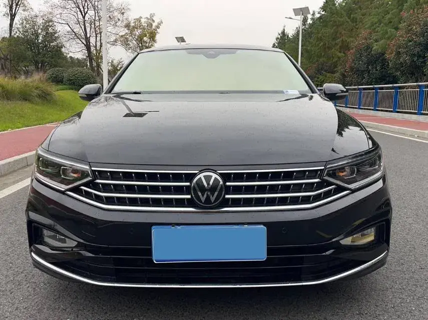 2023 VOLKSWAGEN MAGOTAN thumbnail 2